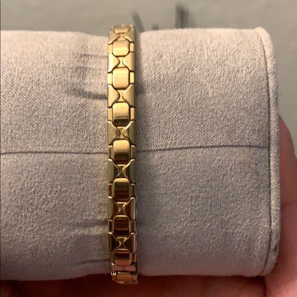 Extra Small face Times Watch Gold - Picture 3 of 7